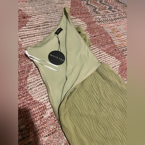 Dress - Picture 4 of 4